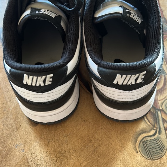 Nike panda 🐼 dunks 8.5 - Picture 4 of 7